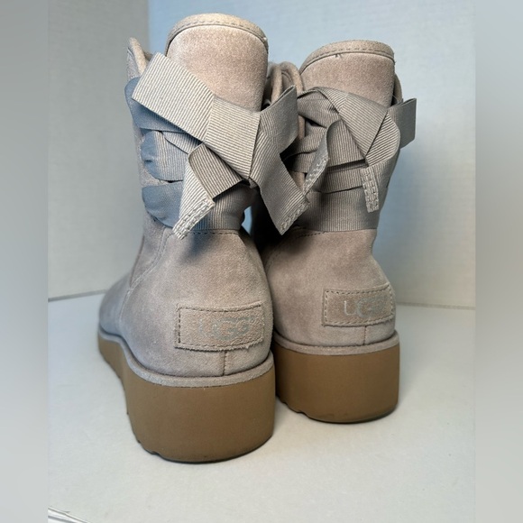 UGG CLASSIC MINI DREW SUNSHINE PERF SEAL BOW ANKLE BOOT - Picture 9 of 16